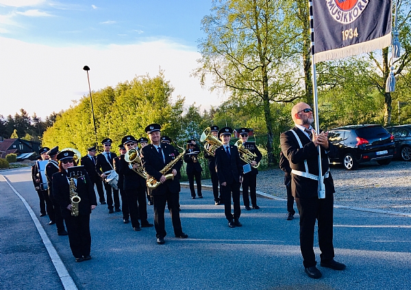 Klokka er 0700 - klar til avmarsj! Klokka er 0700 - klar til avmarsj!